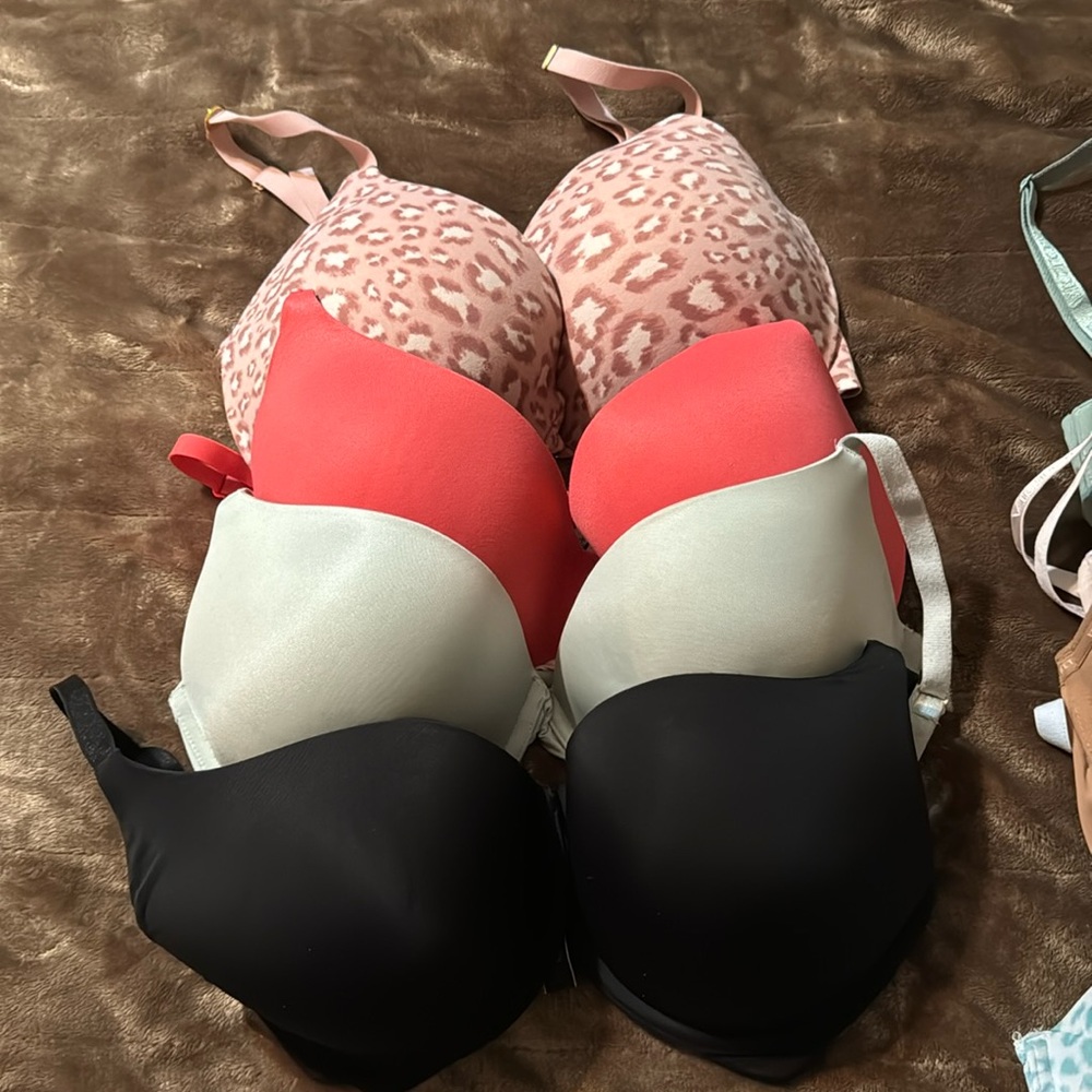 Victorias Secret 32DDD bras